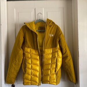 Mountain Hardwear Mustard Yellow Puffy Jacket 
Small